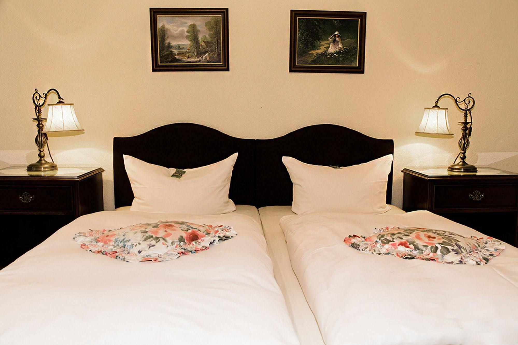 פאלקנזה Hotel Kronprinz מראה חיצוני תמונה